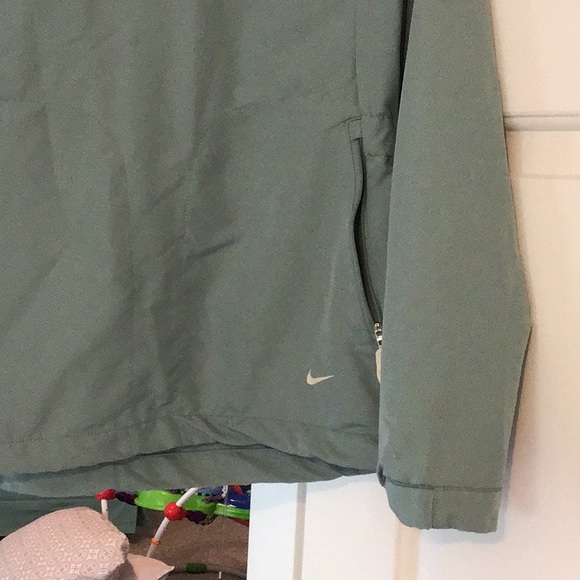 Nike - Picture 2 of 4